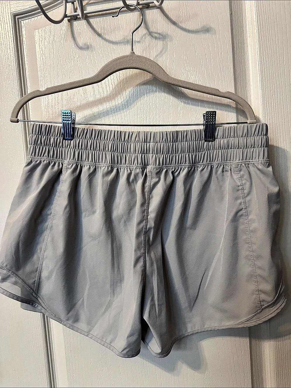 Mondetta Performance Luxury shorts Athletic Shorts in Gray Size Large Like New